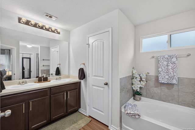 906 Red Crossbill, San Antonio, TX 78253