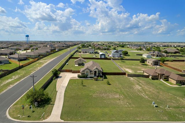 201 Wind Stone E, Jarrell, TX 76537