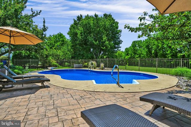 208 SOUTHGATE DR, Lancaster, PA 17602