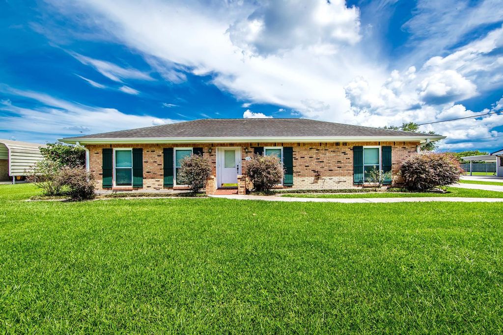 113 Emerald Park Drive, Thibodaux, LA 70301