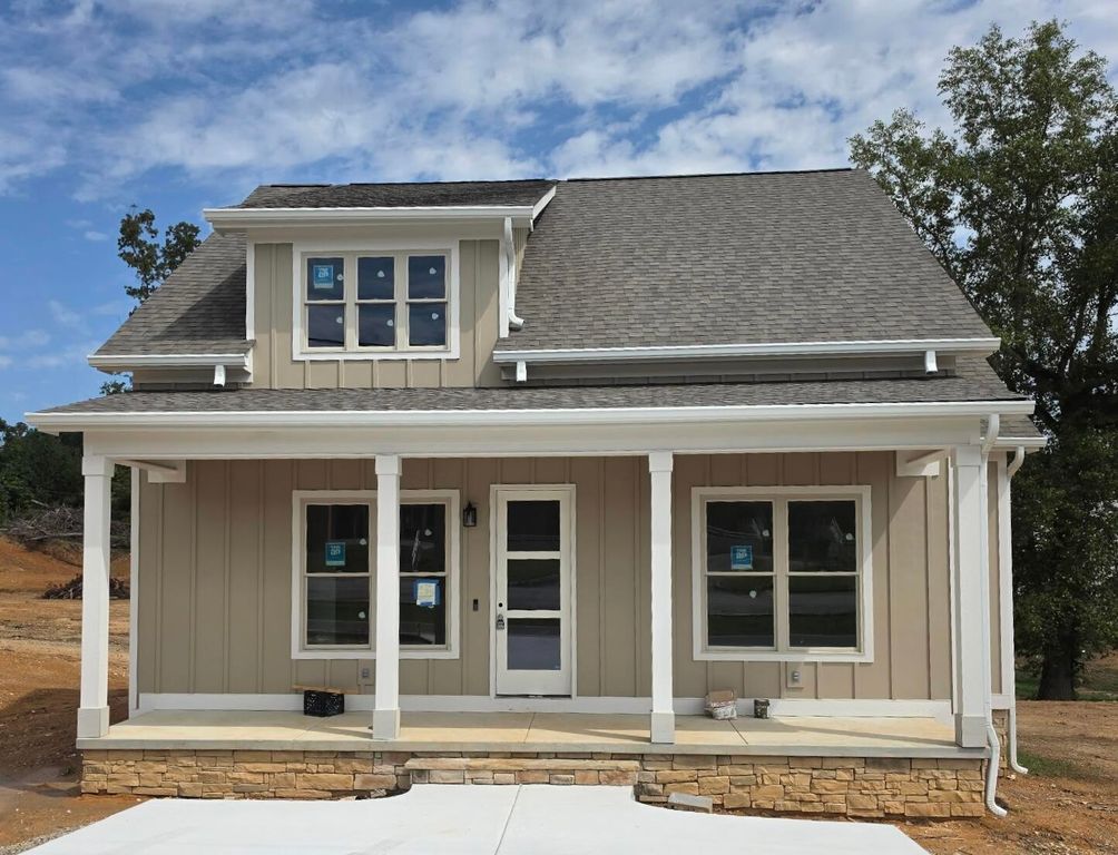 302 Thomas Road, Fort Oglethorpe, GA 30742