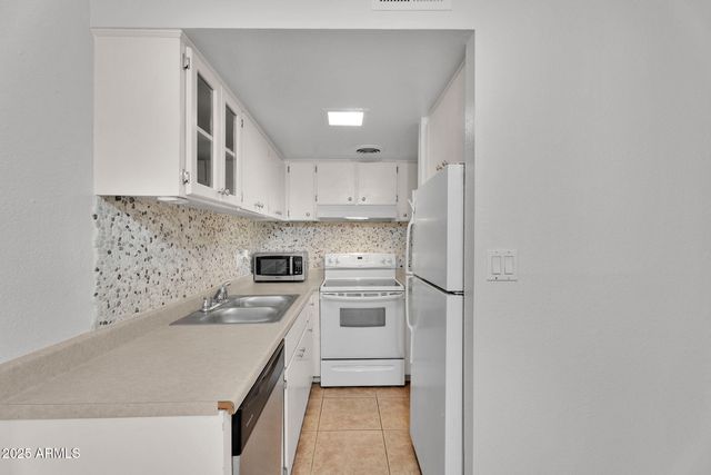 3737 E TURNEY Avenue 120, Phoenix, AZ 85018