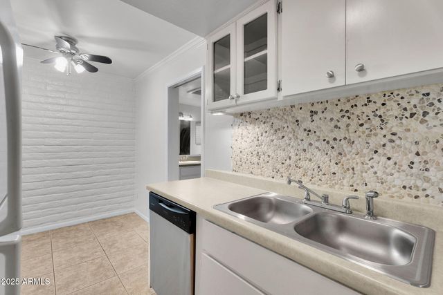 3737 E TURNEY Avenue 120, Phoenix, AZ 85018