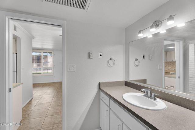 3737 E TURNEY Avenue 120, Phoenix, AZ 85018