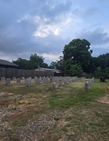 2710 Sledge Street, Waller, TX 77484