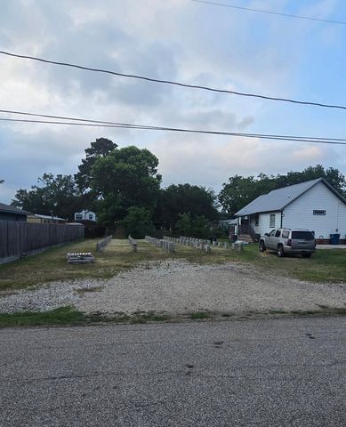 2710 Sledge Street, Waller, TX 77484