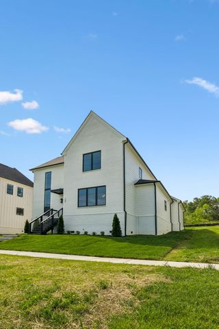 102 Madeleine Way, Kingston Springs, TN 37082