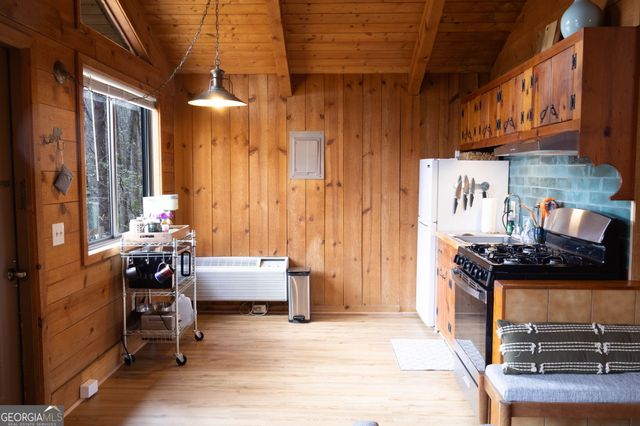 82 Twilight Dell Road, Sautee Nacoochee, GA 30571