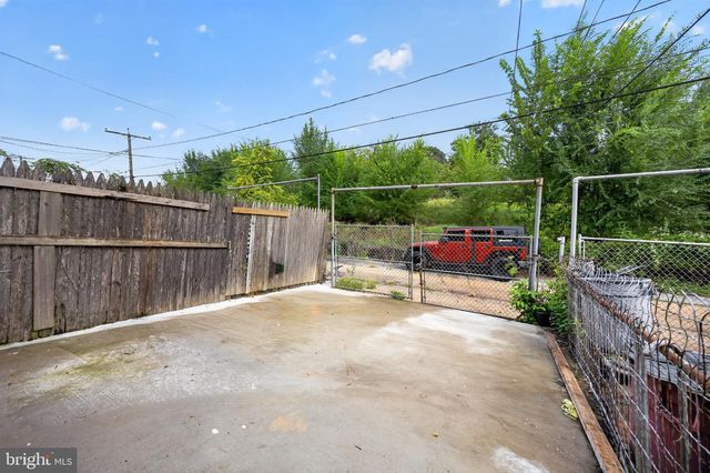 2726 ELLICOTT DRWY, Baltimore, MD 21216