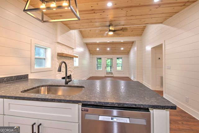 56 Hawthorn Lane, Clayton, GA 30525