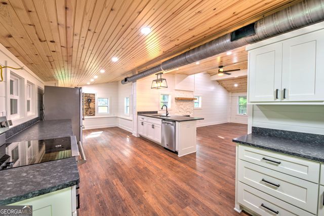 56 Hawthorn Lane, Clayton, GA 30525