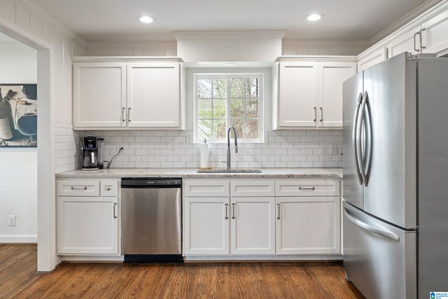 1905 OLD CREEK TRAIL, Vestavia Hills, AL 35216