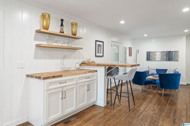 1905 OLD CREEK TRAIL, Vestavia Hills, AL 35216