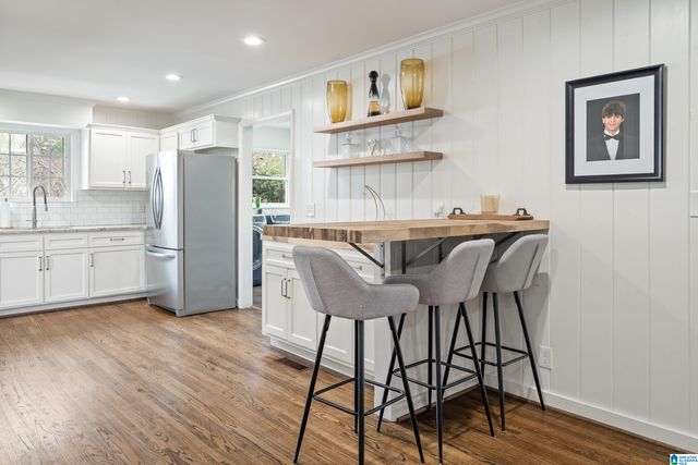 1905 OLD CREEK TRAIL, Vestavia Hills, AL 35216