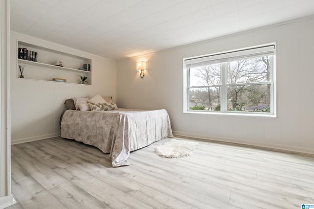 1905 OLD CREEK TRAIL, Vestavia Hills, AL 35216