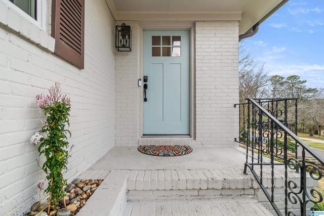 1905 OLD CREEK TRAIL, Vestavia Hills, AL 35216