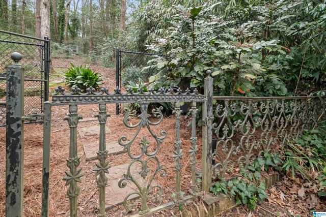 1905 OLD CREEK TRAIL, Vestavia Hills, AL 35216