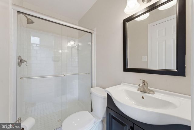 3376 N BUCHANAN ST, Arlington, VA 22207