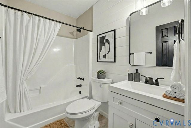 3211 Sylvania Rd, Chester, VA 23831