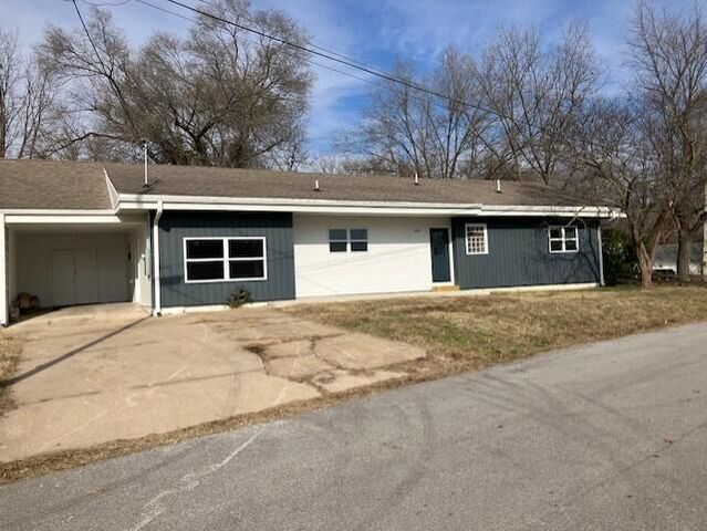 509 E Freeman Street, Bolivar, MO 65613