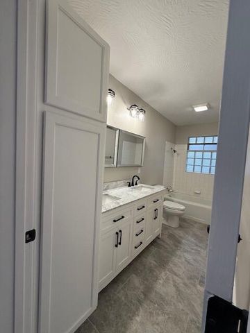 509 E Freeman Street, Bolivar, MO 65613