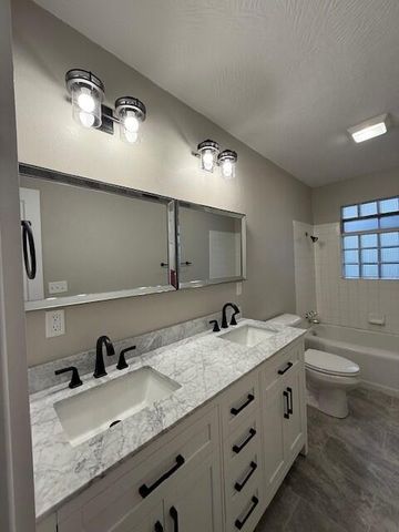 509 E Freeman Street, Bolivar, MO 65613