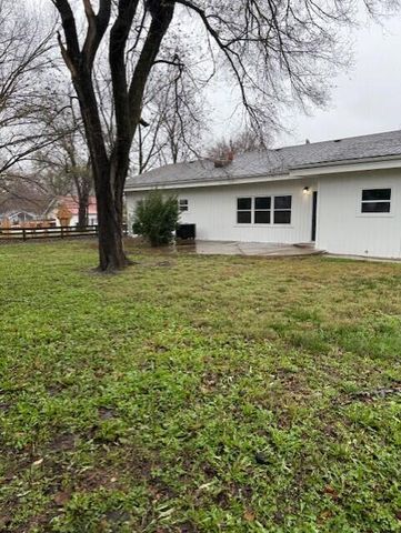 509 E Freeman Street, Bolivar, MO 65613