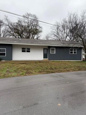 509 E Freeman Street, Bolivar, MO 65613