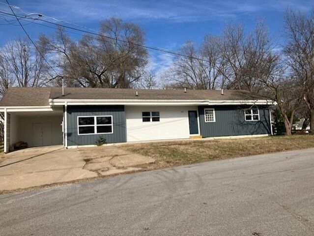 509 E Freeman Street, Bolivar, MO 65613