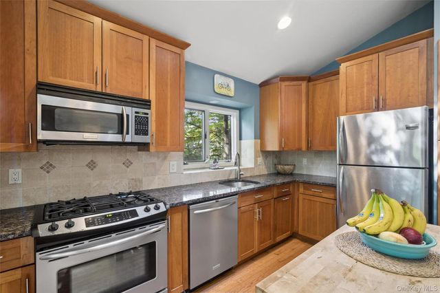 80 Sylvan Avenue, Miller Place, NY 11764