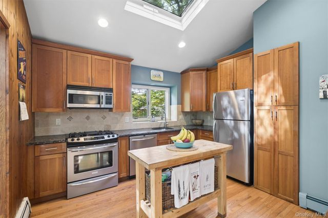 80 Sylvan Avenue, Miller Place, NY 11764