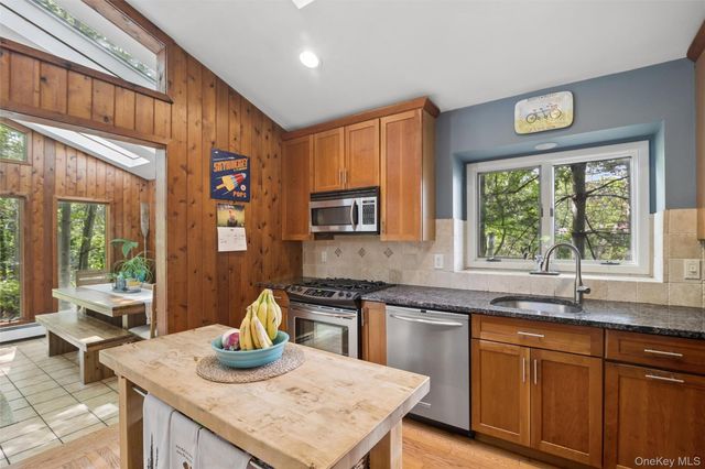 80 Sylvan Avenue, Miller Place, NY 11764