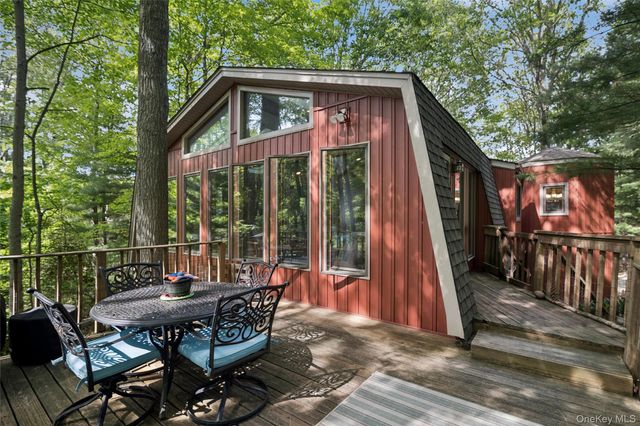 80 Sylvan Avenue, Miller Place, NY 11764
