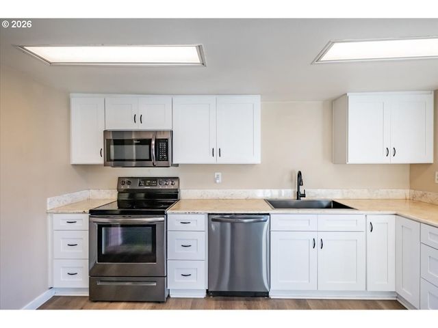 2573 KALMIA St, Sweet Home, OR 97386