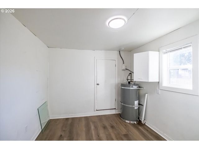 2573 KALMIA St, Sweet Home, OR 97386