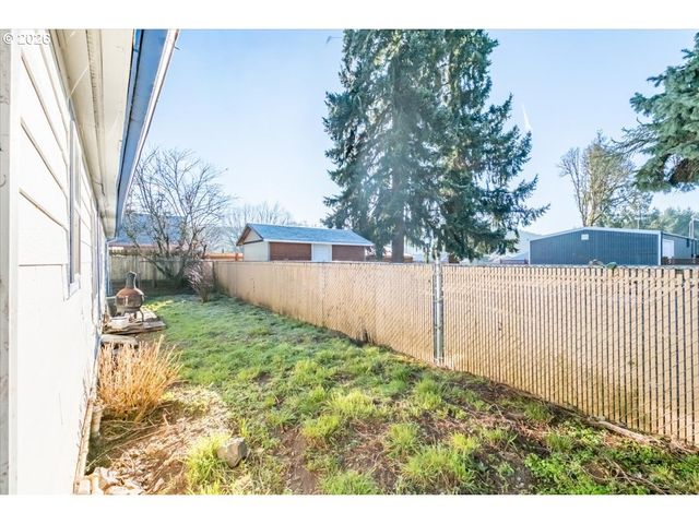 2573 KALMIA St, Sweet Home, OR 97386