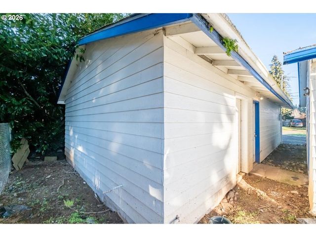 2573 KALMIA St, Sweet Home, OR 97386