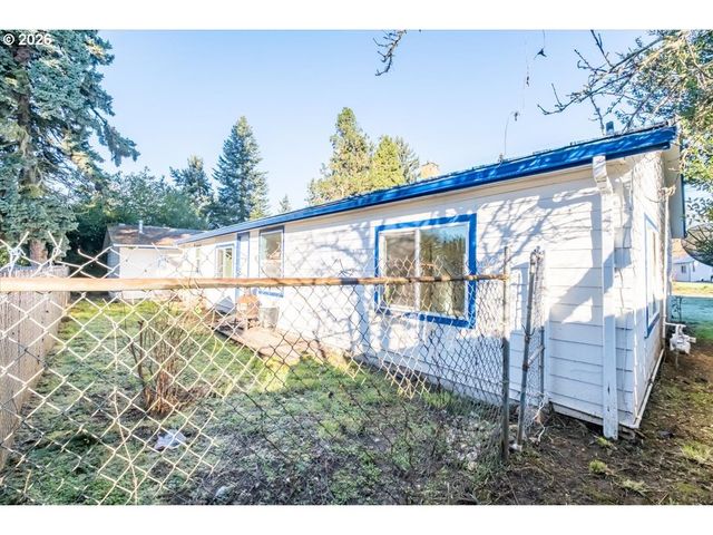 2573 KALMIA St, Sweet Home, OR 97386