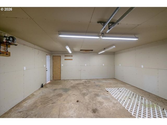 2573 KALMIA St, Sweet Home, OR 97386