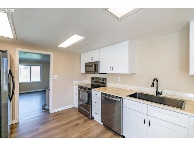 2573 KALMIA St, Sweet Home, OR 97386