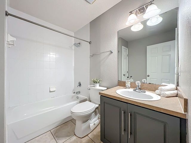 185 N PEARL LAKE CAUSEWAY 210, Altamonte Springs, FL 32714