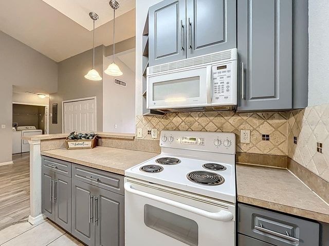 185 N PEARL LAKE CAUSEWAY 210, Altamonte Springs, FL 32714