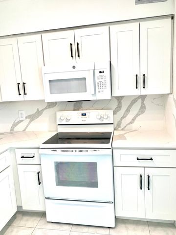 260 NW 19th Street 27, Boca Raton, FL 33432