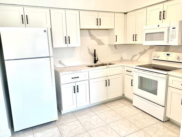260 NW 19th Street 27, Boca Raton, FL 33432