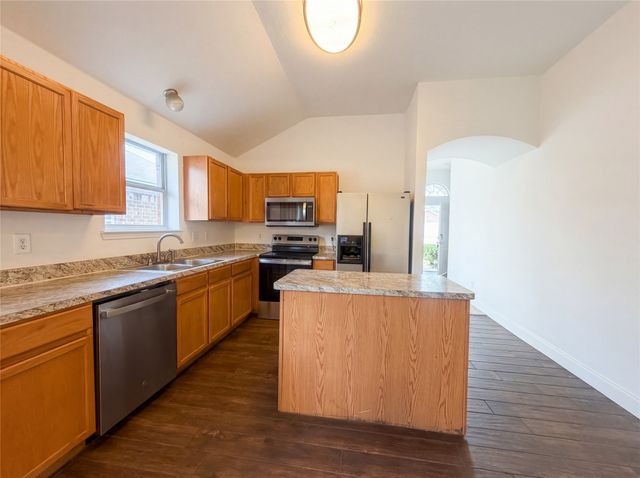 2563 Taos Drive, Grand Prairie, TX 75051