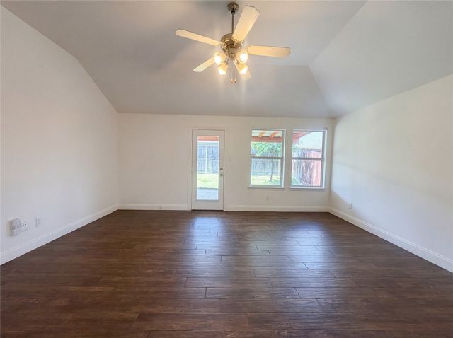 2563 Taos Drive, Grand Prairie, TX 75051