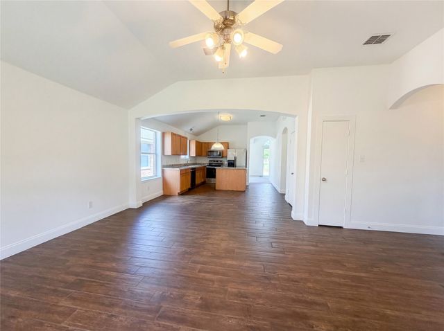 2563 Taos Drive, Grand Prairie, TX 75051