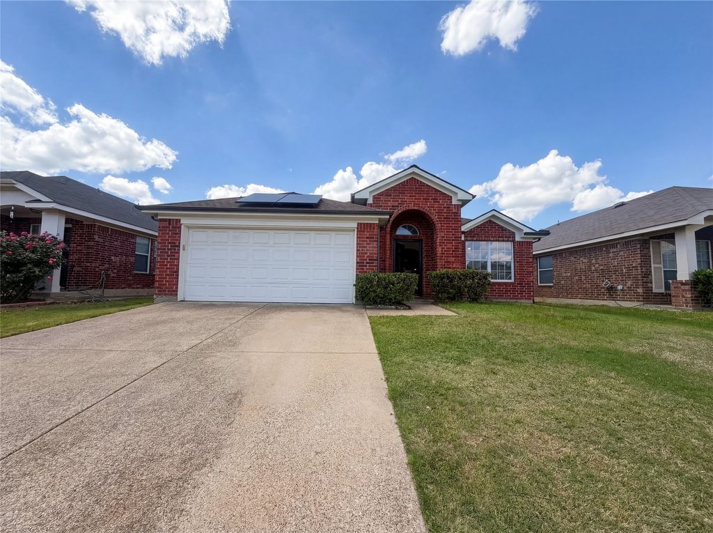 2563 Taos Drive, Grand Prairie, TX 75051