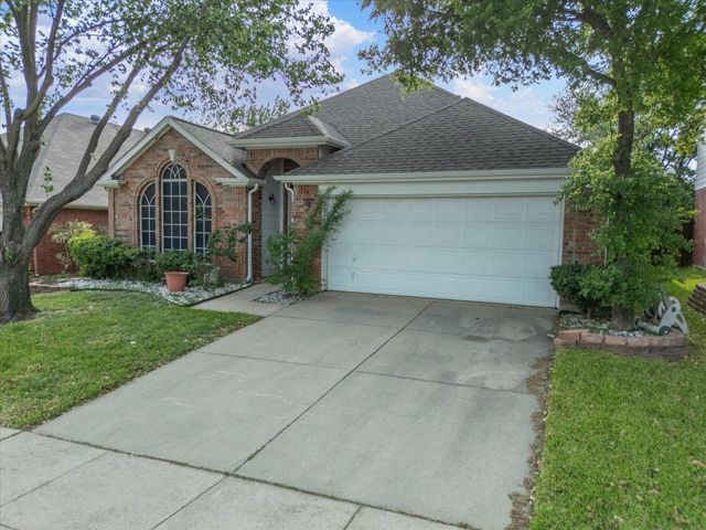 2101 Oak Manor Drive, Bedford, TX 76021