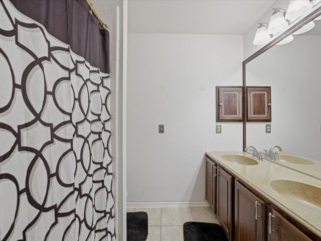 2101 Oak Manor Drive, Bedford, TX 76021